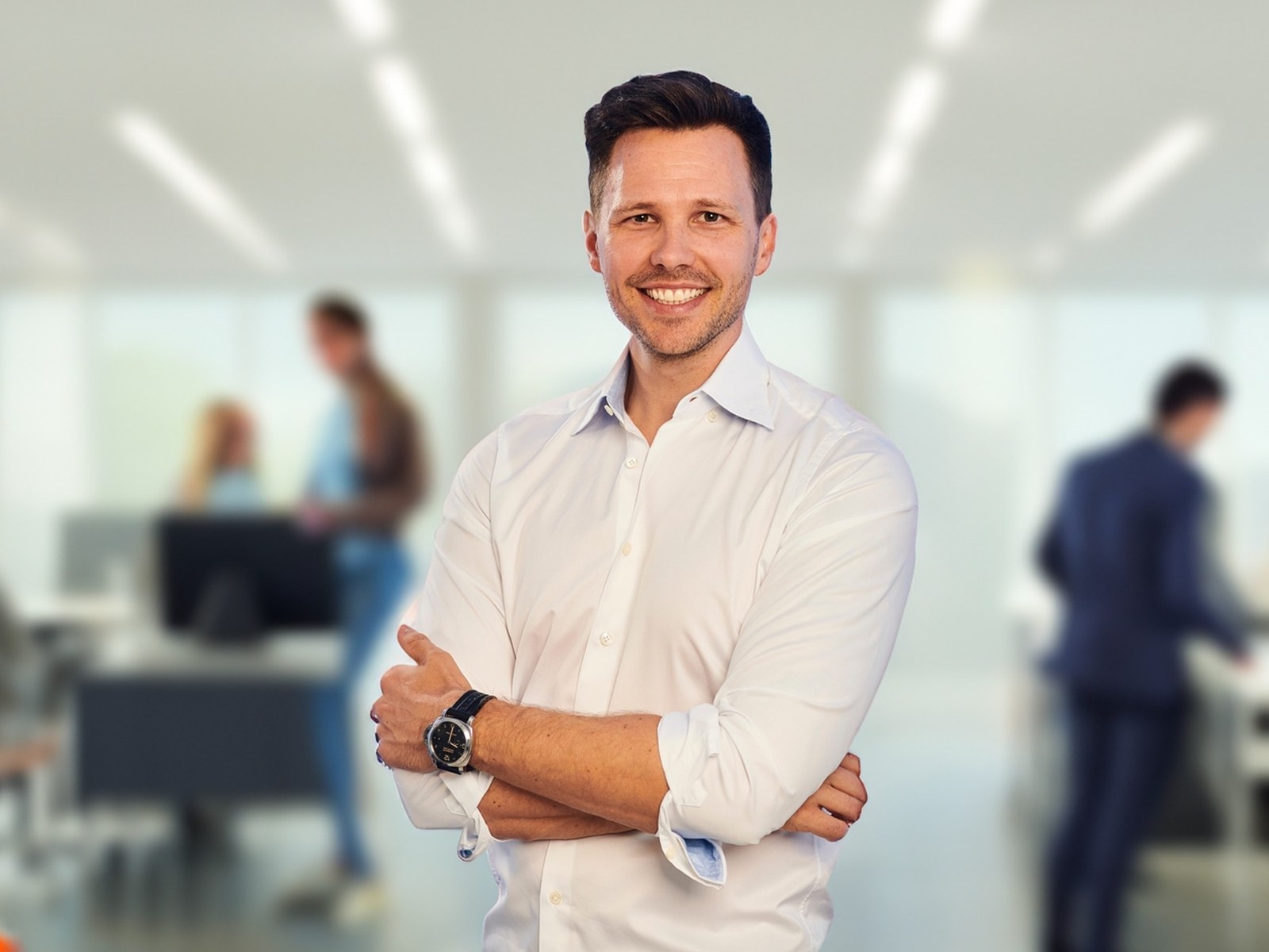 Florian Schmid consulting an Expat client